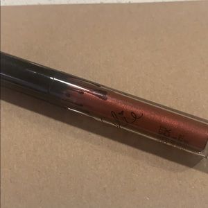 Kylie metal matte lipstick (reign)